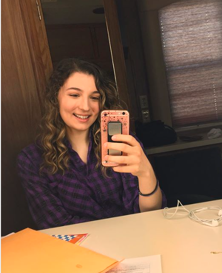 The Goldbergs actress, Stephanie is enjoying her healthy and wealthy life with her family.